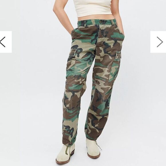 Urban Outfitters Pants - Urban Outfitters Renewal Vintage Camo Pants size 2